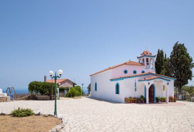 26 Haziran 2024 - Kuzey Evia, Yunanistan - Yunanistan 'ın Kuzey Evia kentindeki Pappades köyündeki Theotokos Dormition Kilisesi