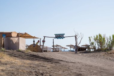 27 Haziran 2024 - Kuzey Evia, Yunanistan - Yunanistan 'ın Kuzey Evia kentinde, Agia Anna plajı ve antik Kirinhtos' a yakın deniz manzarası