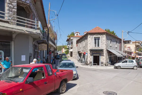 27 Haziran 2024 - Mantoudi, Yunanistan - Yunanistan 'ın Kuzey Evia kentindeki Mantoudi güzel köyünde bir cadde