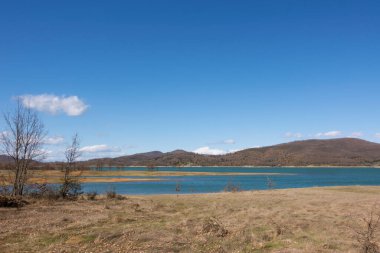 Yunanistan 'ın Karditsa kentindeki yapay Plastira Gölü çevresindeki muhteşem manzara