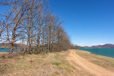 Yunanistan 'ın Karditsa kentindeki yapay Plastira Gölü çevresindeki muhteşem manzara