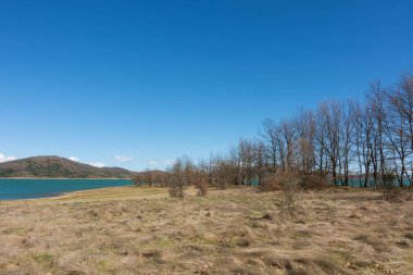 Yunanistan 'ın Karditsa kentindeki yapay Plastira Gölü çevresindeki muhteşem manzara