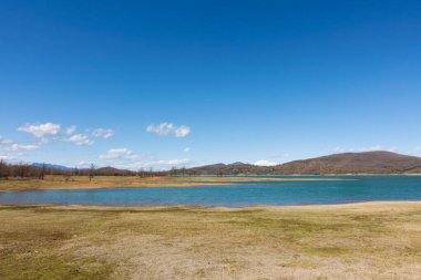 Yunanistan 'ın Karditsa kentindeki yapay Plastira Gölü çevresindeki muhteşem manzara