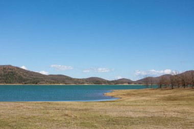 Yunanistan 'ın Karditsa kentindeki yapay Plastira Gölü çevresindeki muhteşem manzara