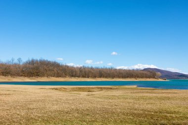 Yunanistan 'ın Karditsa kentindeki yapay Plastira Gölü çevresindeki muhteşem manzara