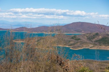 Yunanistan 'ın Karditsa kentindeki yapay Plastira Gölü çevresindeki muhteşem manzara