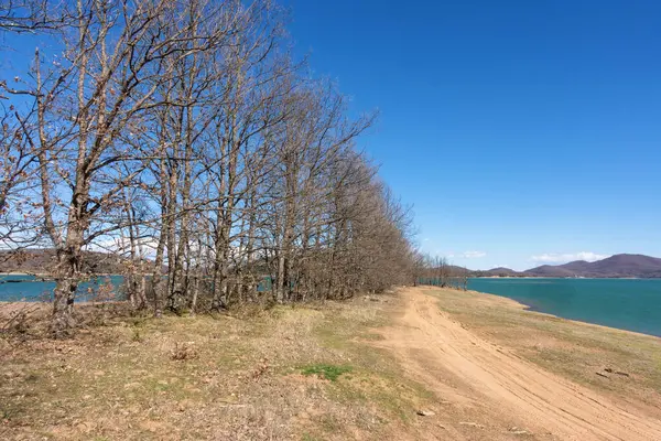 Yunanistan 'ın Karditsa kentindeki yapay Plastira Gölü çevresindeki muhteşem manzara