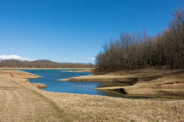 Yunanistan 'ın Karditsa kentindeki yapay Plastira Gölü çevresindeki muhteşem manzara
