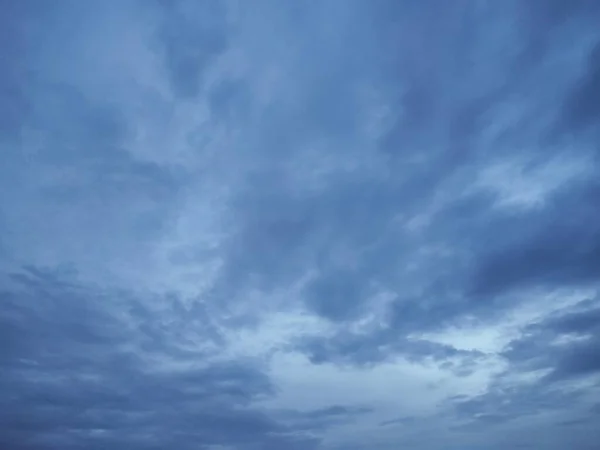 Όμορφα Σύννεφα Και Ουρανός Κατά Διάρκεια Της Ημέρας — Φωτογραφία Αρχείου