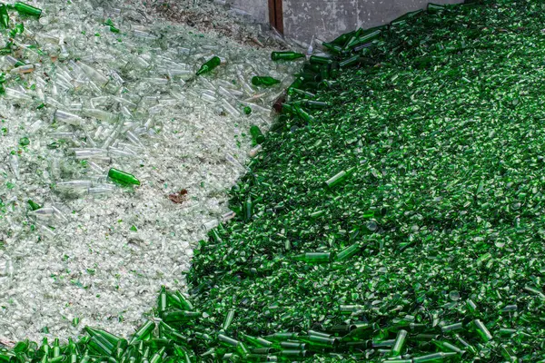녹색과 흰색에 유리의 재활용 스톡 사진