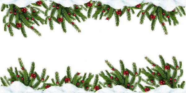 Ramos Uma Árvore Natal Natural Com Bolas Vermelhas Fundo Branco — Fotografia de Stock
