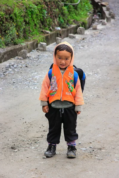 Sikkim Índia Abril 2015 Little Cute Indian Boy Orange Sweater — Fotografia de Stock