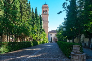 İspanya 'nın Endülüs kentindeki Granada şehrindeki San Jernimo Kraliyet Manastırı. Avrupa. 30 Eylül 2022