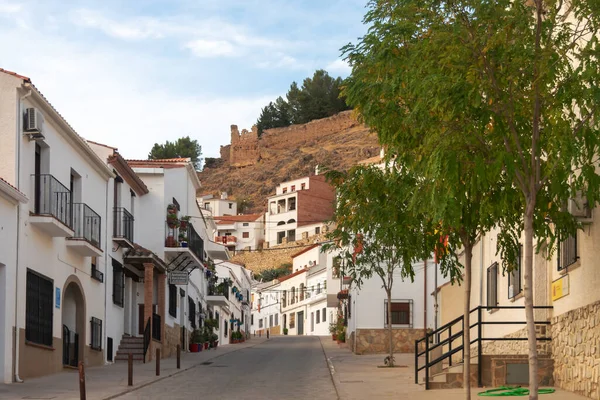 구라데라 시에라라는 스페인에서 아름다운 마을중 세구라 카졸라 세구라 빌라스의 공원에 로열티 프리 스톡 이미지