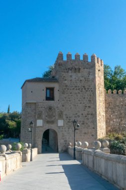 Alcntara Köprüsü. Toledo, üç kültürün şehri: Hristiyan, Müslüman ve Yahudi. İspanya. Avrupa.