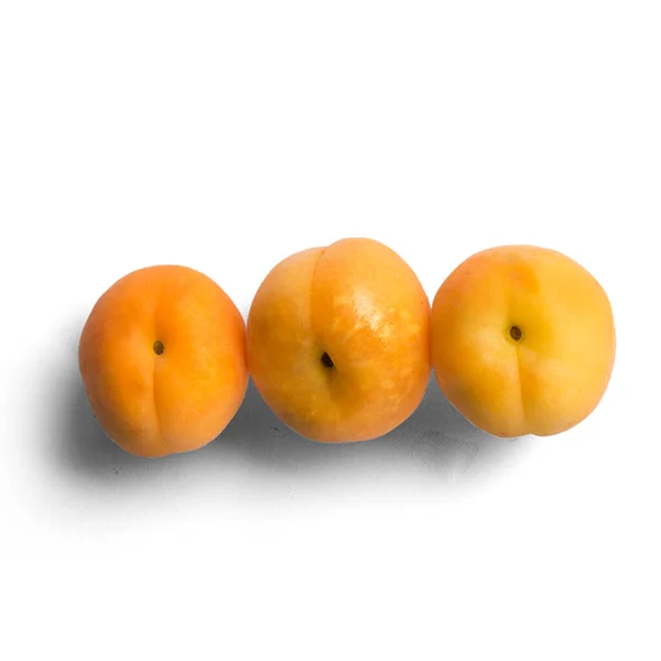 Färsk Saftig Aprikos Isolerad Den Vita Bakgrunden — Stockfoto