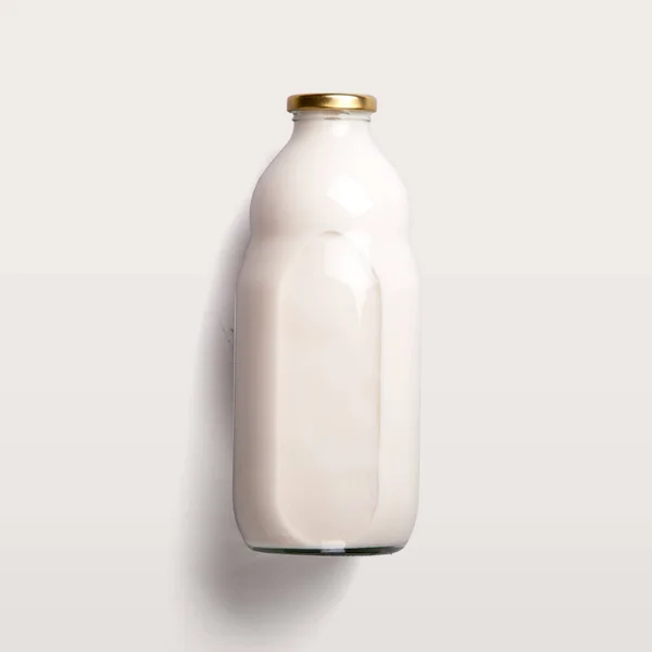 Milchflasche Horizontal Mit Flachem Lagekonzept Isoliert Auf Weißem Hintergrund — Stockfoto
