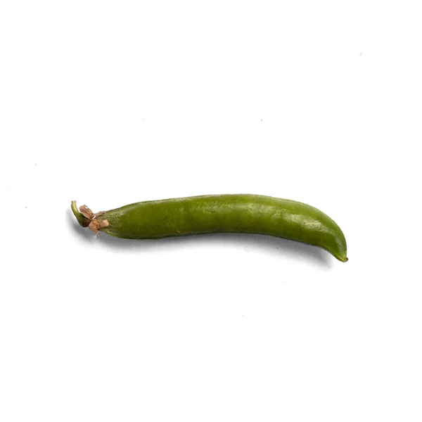 野菜の概念に適した白い背景に隔離された新鮮な緑のエンドウ豆 — ストック写真
