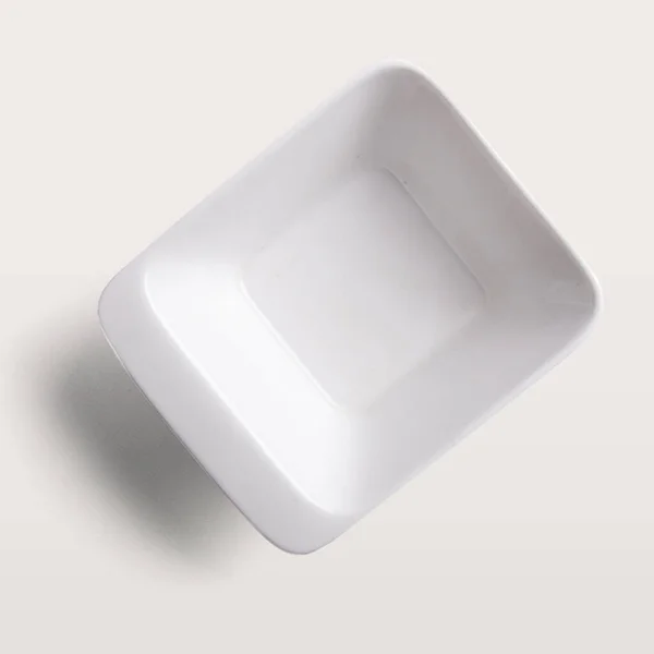 Vit Ljus Keramik Med Platt Låg Koncept Isolerad Vit Bakgrund — Stockfoto