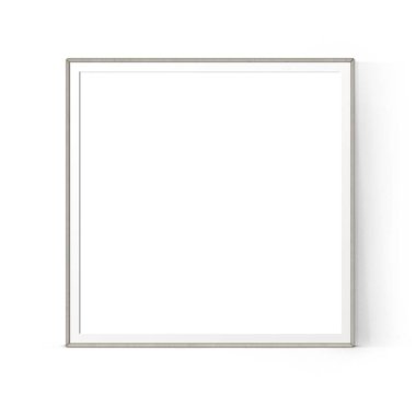 Sade arkaplanda izole edilmiş gümüş duvar çerçevesinin boş biçimi, varlık elemanlarınıza uygundur.