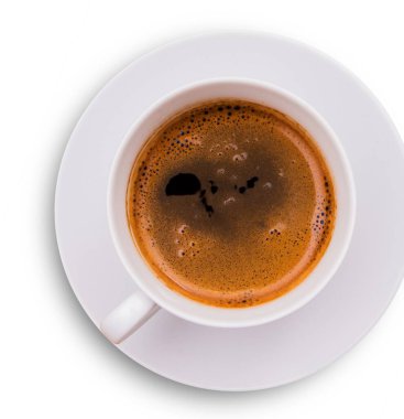 Sıcak kahve içeceği, içki konseptine uygun küçük tabakta yakın görüntü..