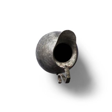 Beyaz bardakta izole edilmiş su kadehini kapat.