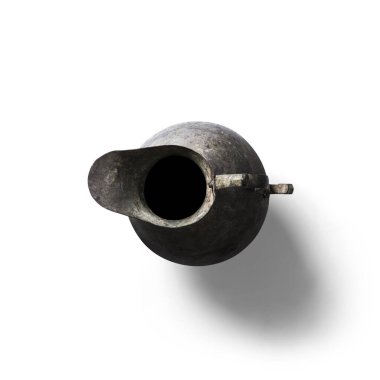 Beyaz bardakta izole edilmiş su kadehini kapat.