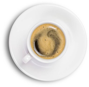 Sıcak kahve içeceği, içki konseptine uygun küçük tabakta yakın görüntü..