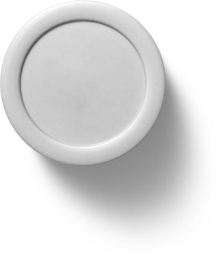 Beyaz krema seramik tenceresinden izole edilmiş görüntüyü kapat.