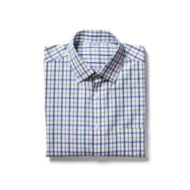 Beyaz arkaplanda izole edilmiş ekose gömleği kapat.