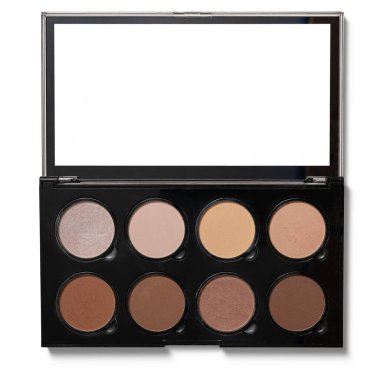 Makyaj paletlerinin güzellik konseptine uygun izole edilmiş görüntüsünü kapat.