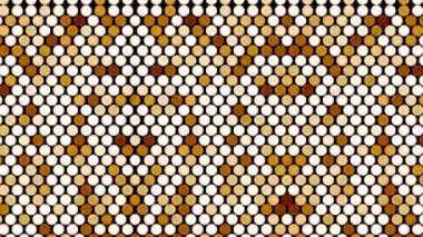 Sıcak toprak tonlarından oluşan görsel olarak ilgi çekici altıgen desen soyut ve geometrik bir tasarım yaratarak sanatta simetrinin ve tekerrür etmenin güzelliğini gözler önüne seriyor..