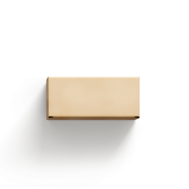 Parlak, minimalist altın dikdörtgen bir nesne, muhtemelen bir kartvizit sahibi veya dekoratif bir nesne..