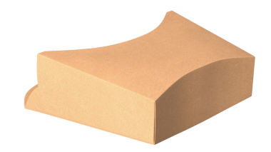 Çeşitli kullanımlar için tasarlanmış basit, eğri bir karton parça, muhtemelen bir ambalaj veya görüntü bileşeni olarak.