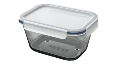 Gıdaları taze ve düzenli tutmak için tasarlanmış beyaz kapaklı şeffaf bir yiyecek depolama kabı..