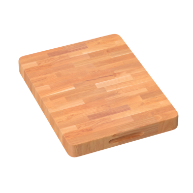 Düz bir yüzeyi olan tahta kesme tahtası yemek hazırlama ve doğrama malzemeleri için idealdir..