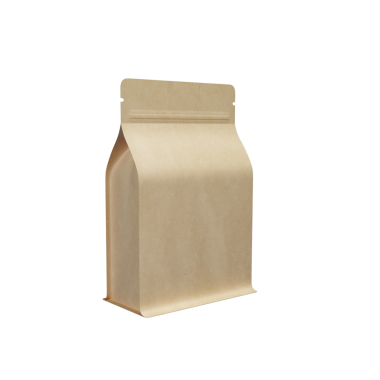 Paketleme içecekleri için tasarlanmış sade kahverengi bir süt kutusu..