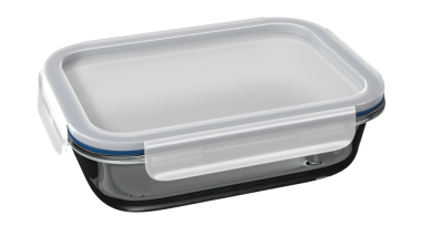 Yemekleri korumak ve düzenlemek için tasarlanmış, güvenli bir kapağı olan temiz cam bir yiyecek saklama kabı..