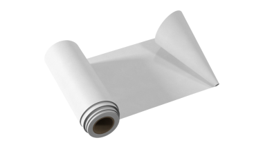 Çizim, baskı ya da el işi gibi çeşitli yaratıcı ve pratik kullanımlara hazır boş bir kağıt rulosu..