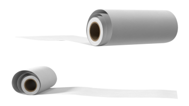 İki rulo beyaz kağıt, biri daha büyük, biri daha küçük, bir kısmı açık, silindirik şekillerini sergiliyorlar..