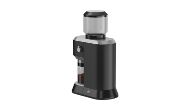 Kahve çekirdeklerini öğütmek için tasarlanmış modern bir kahve öğütücüsü..