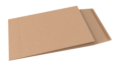 Düz kahverengi bir zarf kısmen açık, posta belgeleri veya mektuplar için uygun.