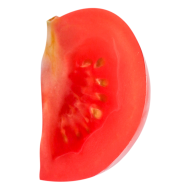 Canlı kırmızı rengini ve tohumlarını gösteren dilimlenmiş bir domates..