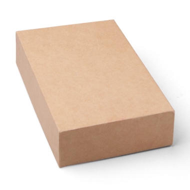 Nakliye veya depolama amaçlarına uygun sade, işaretsiz bir karton kutu.