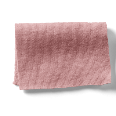 Yumuşak pembe renkte katlanmış bir kumaş parçası, el sanatları veya ev dekorasyonu için uygun..