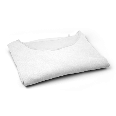 Düzgünce katlanmış beyaz bir tişört, basit tasarımı ve kumaş dokusu sergileniyor..