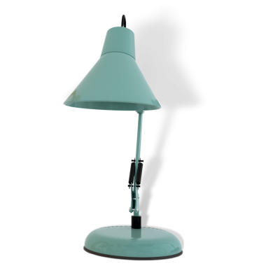 Çalışma alanlarında odaklı ışıklandırma sağlamak için tasarlanmış ayarlanabilir kollu bir turkuaz masa lambası..