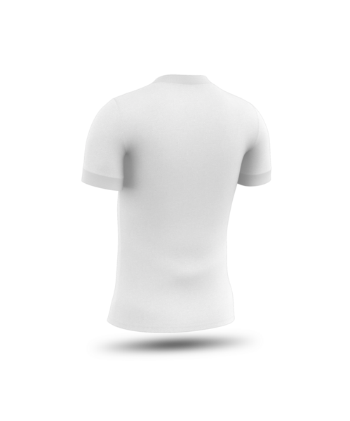 Arkadan gösterilen düz beyaz bir tişört, basit tasarımı ve çok yönlülüğü vurguluyor..