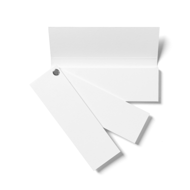 Boş beyaz kart seti, etiketleme veya tasarım projeleri için ideal.