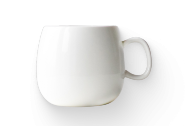 İçecekler için tasarlanmış basit, zarif beyaz bir kupa..